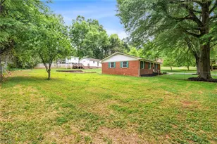 810 Pinoak Rd, Greensboro, NC 27455 - Photo 32