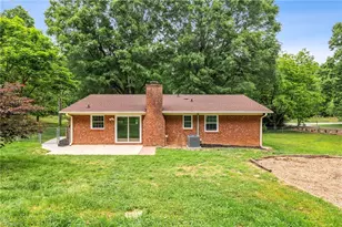 810 Pinoak Rd, Greensboro, NC 27455 - Photo 30