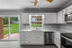 810 Pinoak Rd, Greensboro, NC 27455 - Photo 12