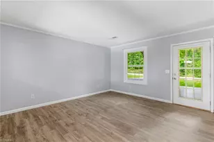 810 Pinoak Rd, Greensboro, NC 27455 - Photo 6