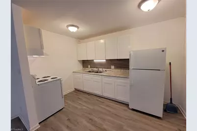 3300 Starlight Drive #8, Winston-Salem, NC 27107 - Photo 6