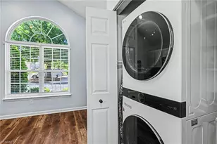 110 Goldfinch Ave, Greensboro, NC 27409 - Photo 26