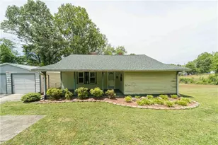115 E Main St, Jonesville, NC 28642 - Photo 2