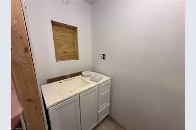 140 E Carroll Avenue, Denton, NC 27239 - Photo 18