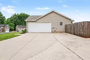 125 Gumtree Ct, Mocksville, NC 27028 - Photo 2