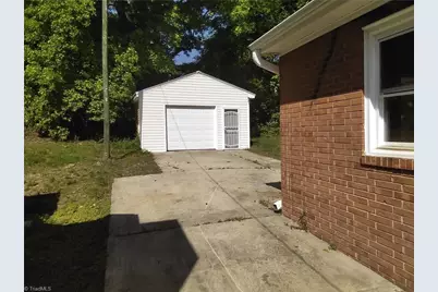 1008 E Side Drive, Greensboro, NC 27406 - Photo 26