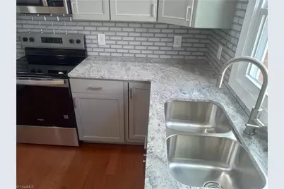 1008 E Side Drive, Greensboro, NC 27406 - Photo 8