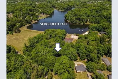 2621 W Woodlyn Way, Greensboro, NC 27407 - Photo 18