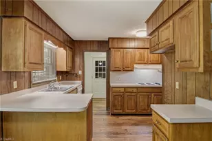 2621 W Woodlyn Way, Greensboro, NC 27407 - Photo 10