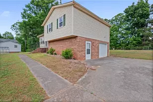 5561 Remington Point Dr, Walkertown, NC 27051 - Photo 24