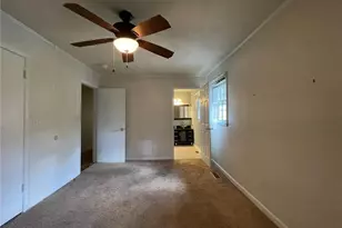 2409 W Cornwallis Dr, Greensboro, NC 27408 - Photo 8