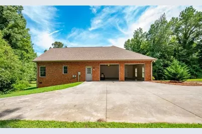 123 Pleasant Drive, Thomasville, NC 27360 - Photo 2