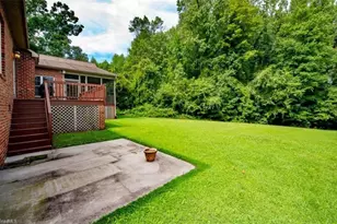 123 Pleasant Dr, Thomasville, NC 27360 - Photo 4
