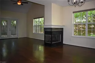 22 Pickwick Pl, Greensboro, NC 27407 - Photo 12