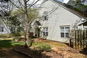 22 Pickwick Pl, Greensboro, NC 27407 - Photo 2