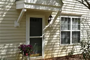 22 Pickwick Pl, Greensboro, NC 27407 - Photo 4