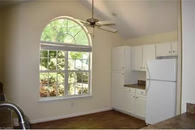 22 Pickwick Place, Greensboro, NC 27407 - Photo 8