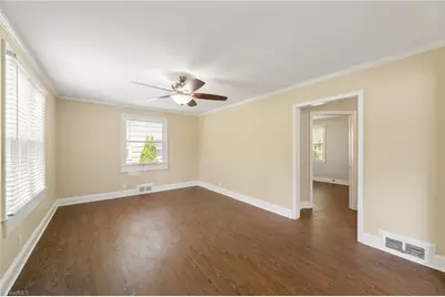 2425 Lyndhurst Avenue, Winston-Salem, NC 27103 - Photo 4