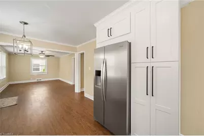 2425 Lyndhurst Avenue, Winston-Salem, NC 27103 - Photo 10
