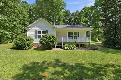 2802 Oak Pointe Lane, Mebane, NC 27302 - Photo 2