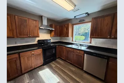 916 Spring Hill Court, Kernersville, NC 27284 - Photo 6