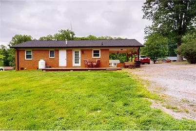 161 Washington Avenue, Mount Airy, NC 27030 - Photo 8