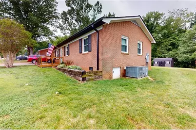 161 Washington Avenue, Mount Airy, NC 27030 - Photo 6