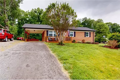 161 Washington Avenue, Mount Airy, NC 27030 - Photo 2