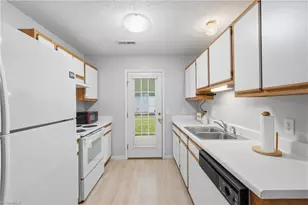 2424 Stratford Crossing Dr, Winston-Salem, NC 27103 - Photo 8