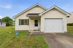 2424 Stratford Crossing Dr, Winston-Salem, NC 27103 - Photo 2
