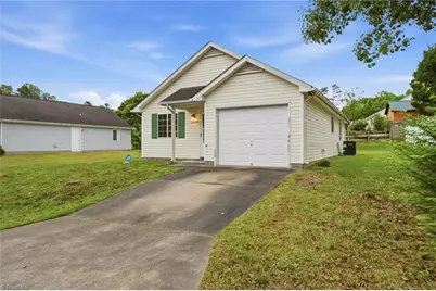 2424 Stratford Crossing Drive, Winston-Salem, NC 27103 - Photo 4
