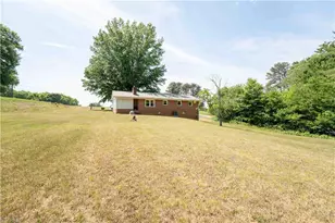 6221 Salem Chapel Rd, Walnut Cove, NC 27052 - Photo 6
