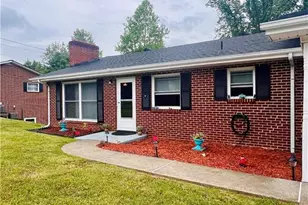 2556 Westfield Rd, Mount Airy, NC 27030 - Photo 10