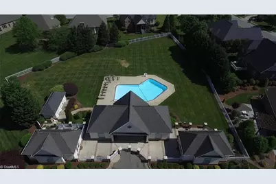 106 Breckenridge Drive, Thomasville, NC 27360 - Photo 2