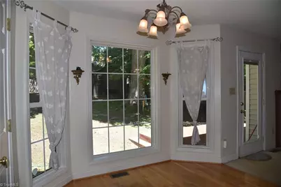 915 New Hampshire Drive, Jamestown, NC 27282 - Photo 12