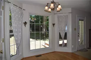 915 New Hampshire Dr, Jamestown, NC 27282 - Photo 12