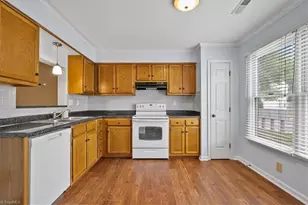 4397 Baylor St, Greensboro, NC 27455 - Photo 6