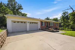 5265 Sweetwater Ct, Greensboro, NC 27407 - Photo 2