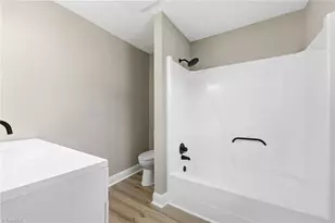 3402 Edgefield Rd, Greensboro, NC 27409 - Photo 12