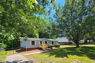 4702 Saddlebranch Ct, McLeansville, NC 27301 - Photo 2