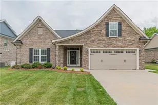 403 Freemont Dr, Thomasville, NC 27370 - Photo 2