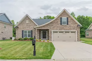 403 Freemont Dr, Thomasville, NC 27370 - Photo 2