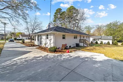 212 W Cornwallis Drive, Greensboro, NC 27408 - Photo 10