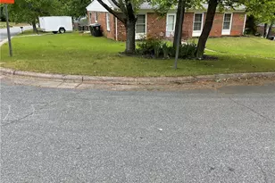 1 Tilley Ct, Greensboro, NC 27402 - Photo 2