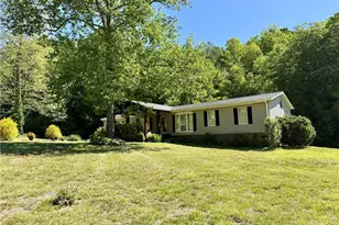 1038 Blackburn Hollow Rd, Purlear, NC 28665 - Photo 2