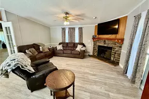 1038 Blackburn Hollow Rd, Purlear, NC 28665 - Photo 16