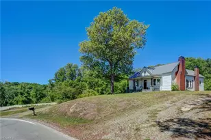 2102 Carolina Mill Rd, Burlington, NC 27217 - Photo 2