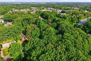 606 Leawood Dr, Greensboro, NC 27410 - Photo 36