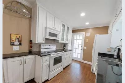590 N Peace Haven Road, Winston-Salem, NC 27104 - Photo 8