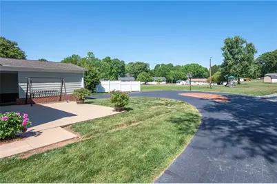 590 N Peace Haven Road, Winston-Salem, NC 27104 - Photo 32